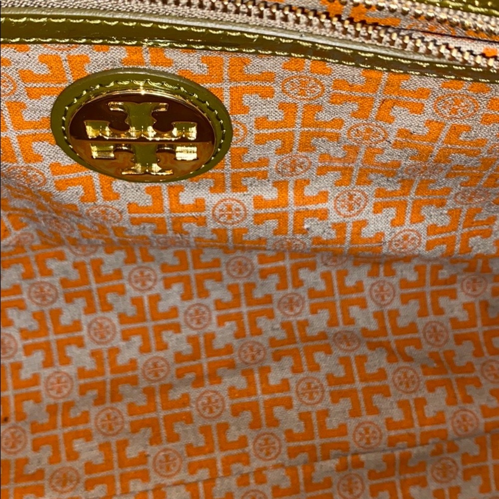 Sold 🤗Tory burch patent leather tote - Picture 9 of 16